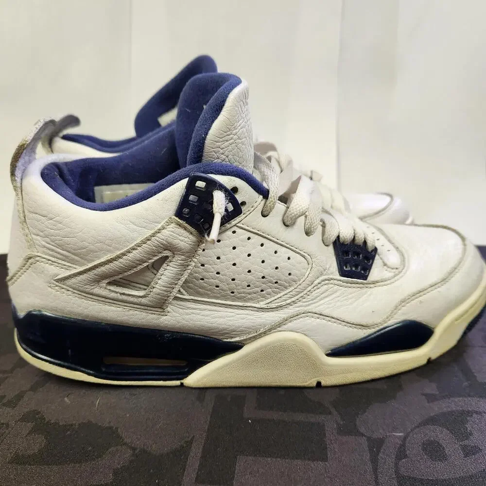 Size 9.5 - Air Jordan‎ 4 Retro LS Columbia